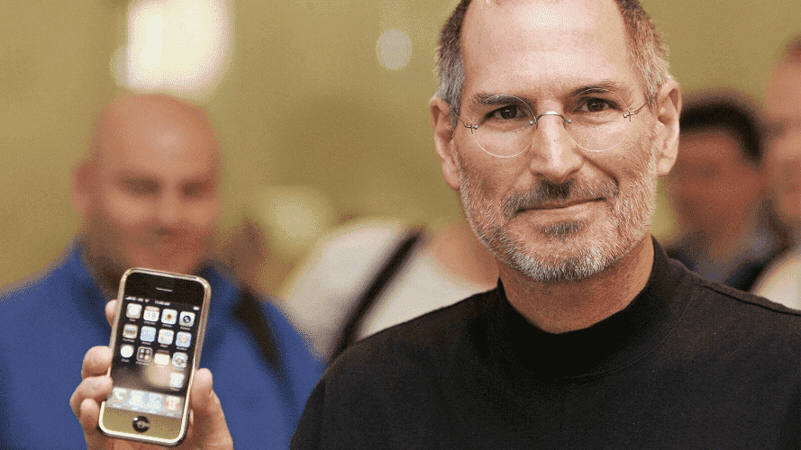 Стив Джобс презентует новую версию Iphone